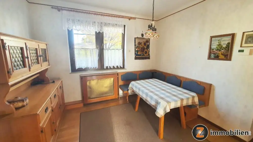 Wampersdorf: Charmantes Haus mit großem Garten und Potenzial