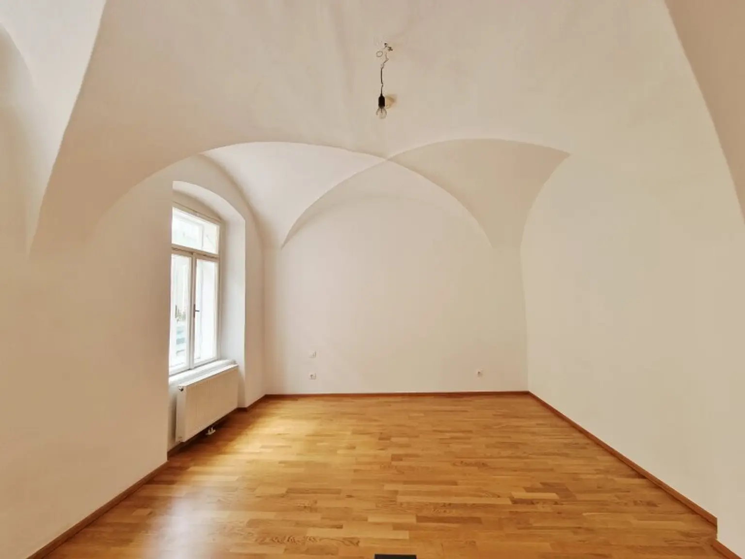 Historischer Charme trifft modernes Wohnen – 2,5-Zimmer-Wohnung in der Rathausgasse