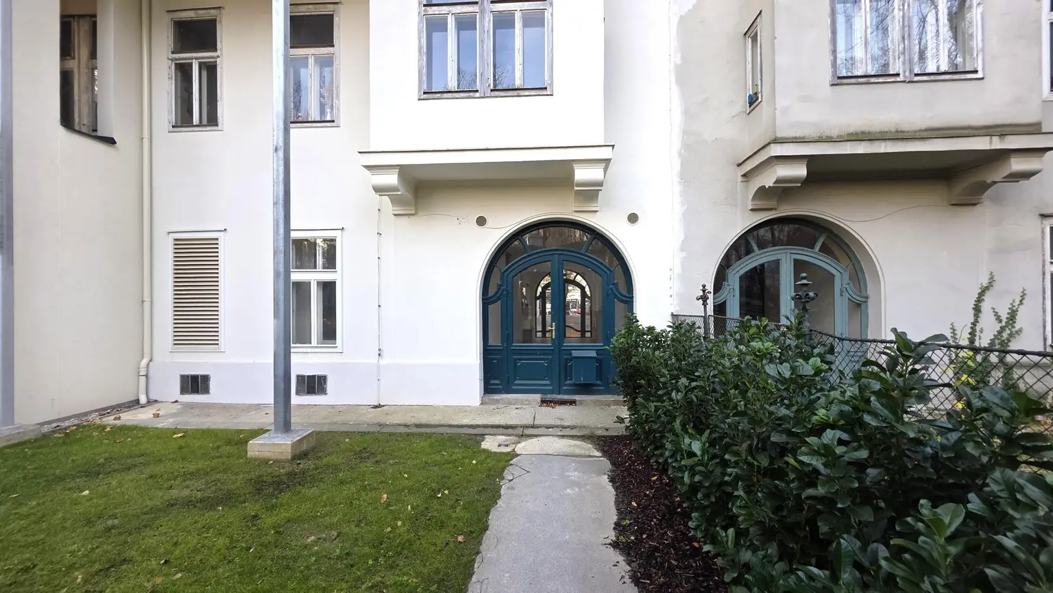 Atelier // Büro // Garten // Terrasse // Traumlage: Gumpendorfer Straße!!