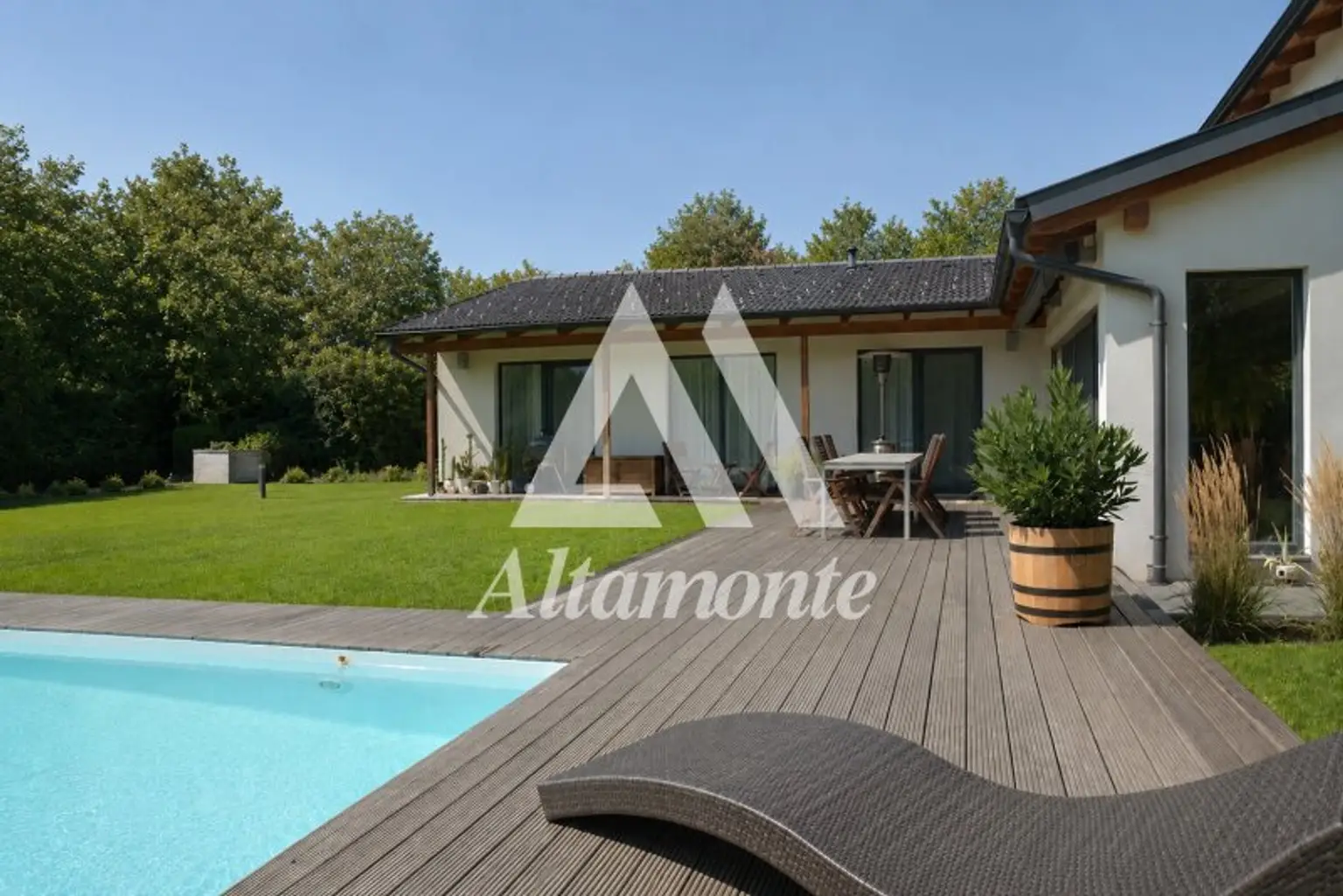 Arkadengang mit Terrasse