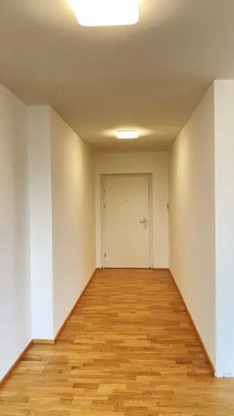 Neubau Erstbezug Schöne Drei Zimmer Wohnung mit Balkon und Süd-Ost Fernblick