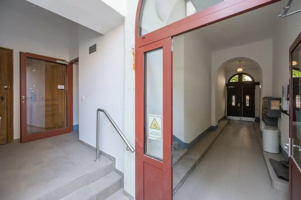 ++KOPP++ sanierungsbedürftige 1-Zimmer Altbau-Wohnung in toller Lage!