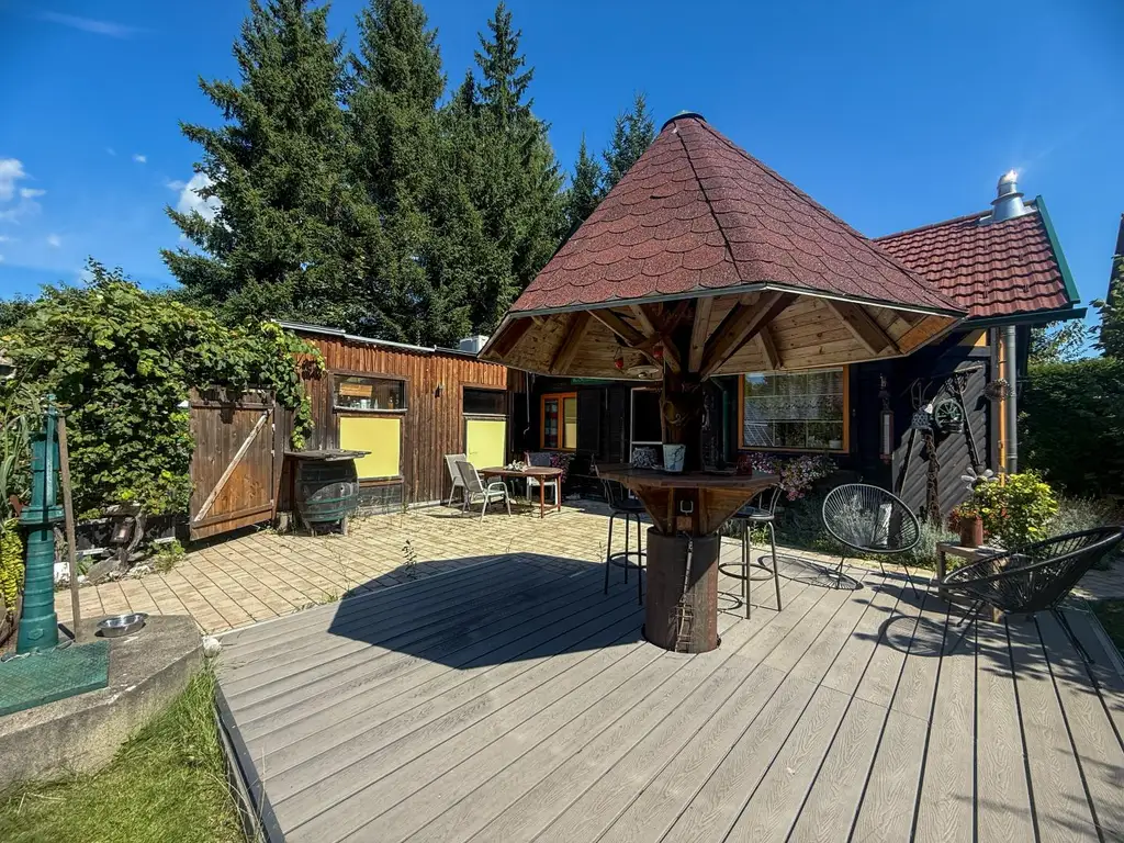 *** kleines gemütliches, möbliertes Häuschen mit Gartenparadies in der Waldrandsiedlung, mit Photovoltaik, Brunnen, Sauna, Garage, Carport,….. ***