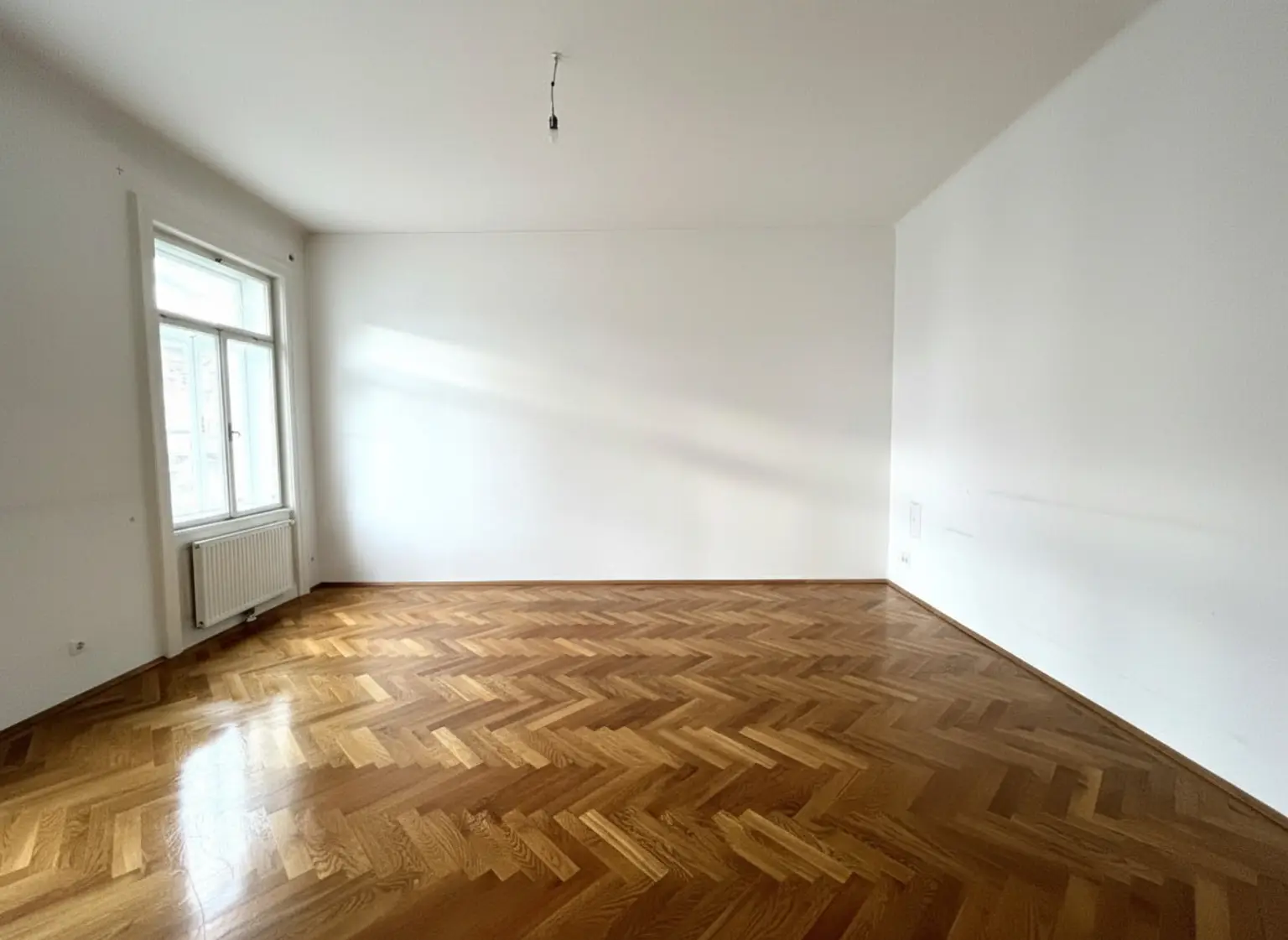 Wohnen in Bestlage: Schöne 4-Zimmer Altbauwohnung