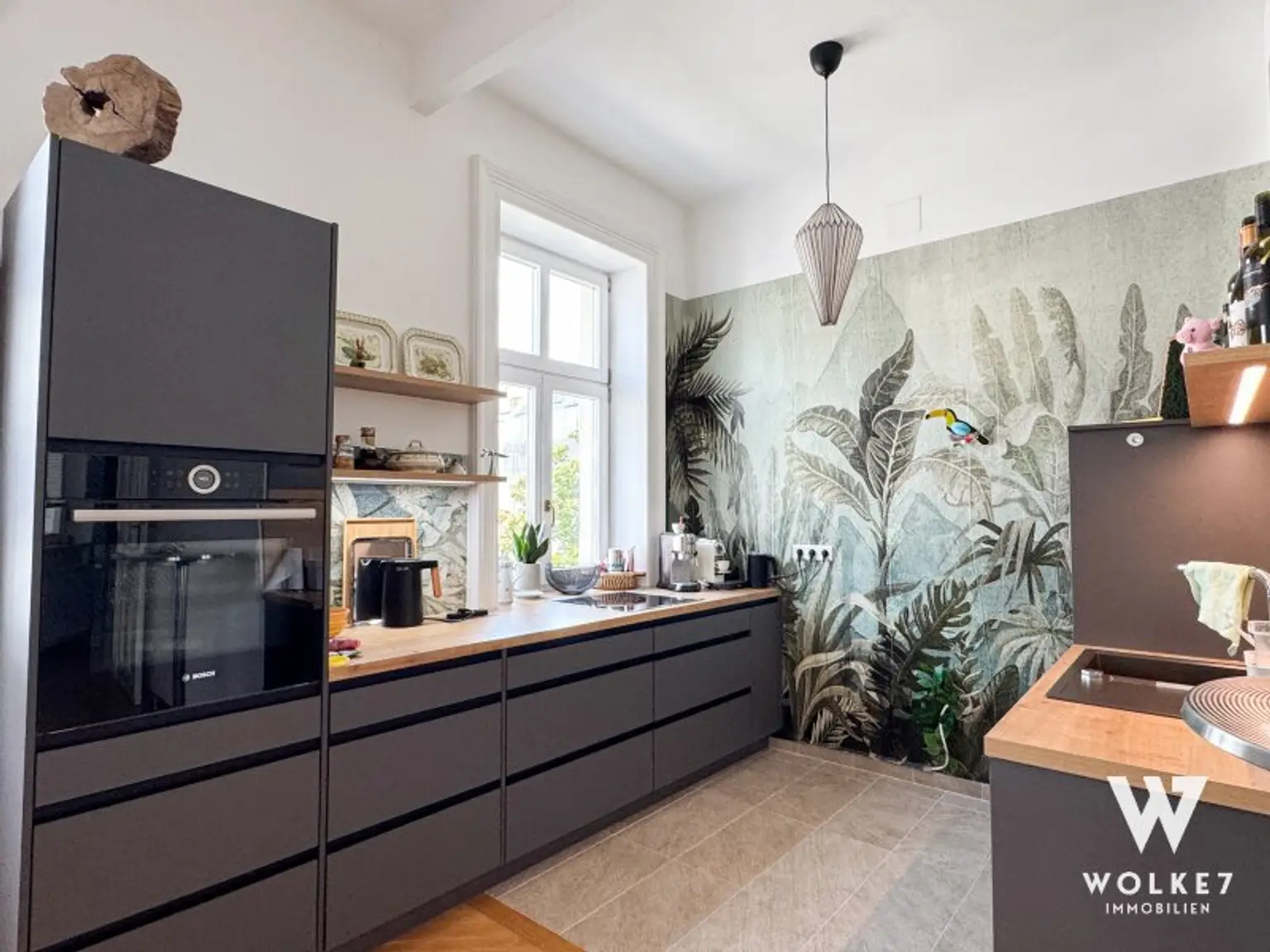 Stilvolles Wohnen in 1100 Wien – modernisierte 2-Zimmer-Wohnung mit Designküche & Blick ins Grüne I Nähe U1 Troststraße