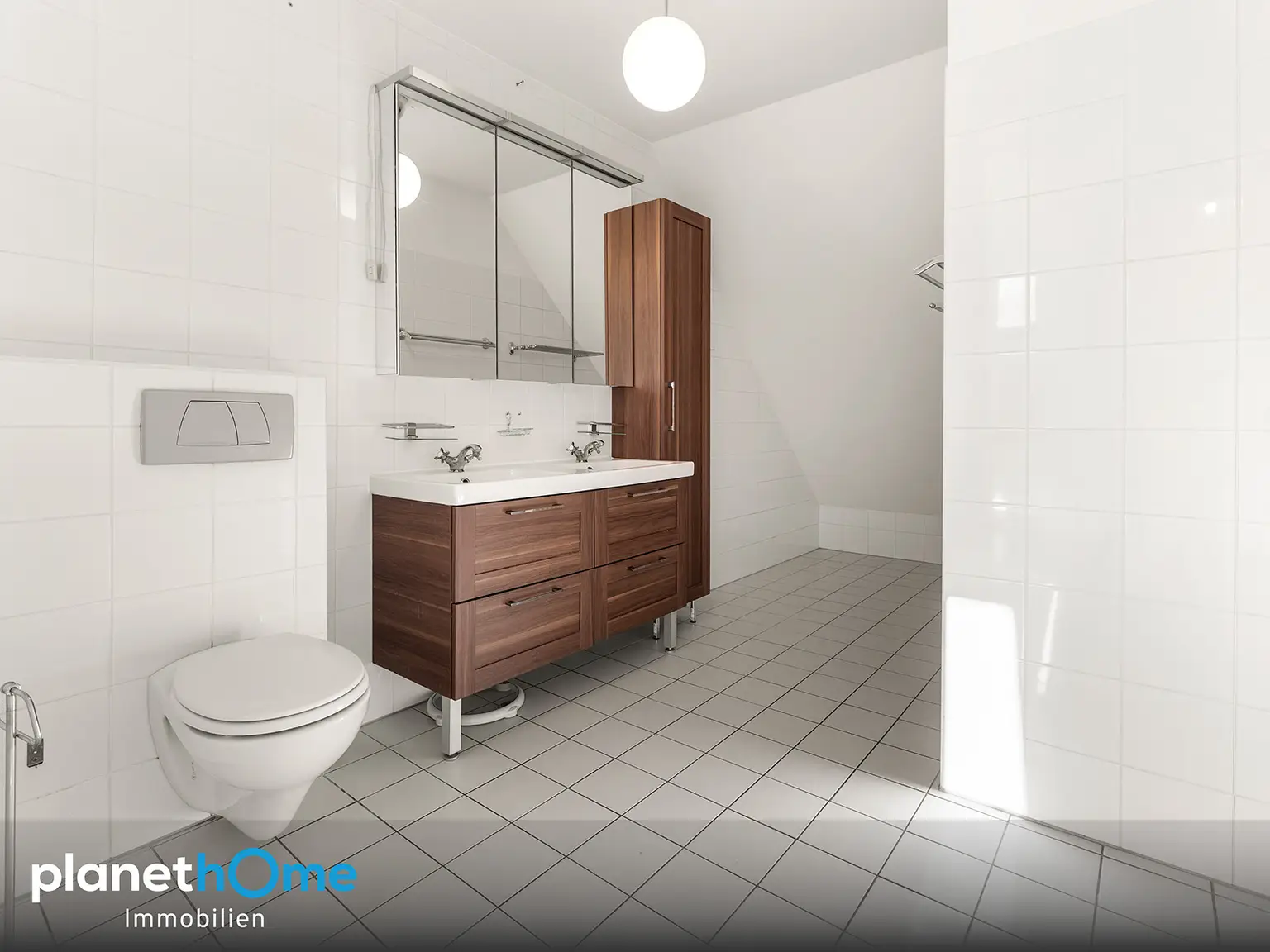 E2 Badezimmer Ansicht 1