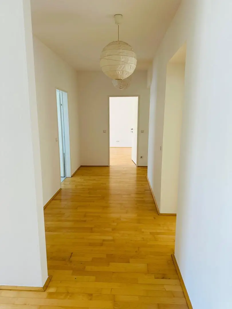 4-Zimmer-Wohnung mit Balkon