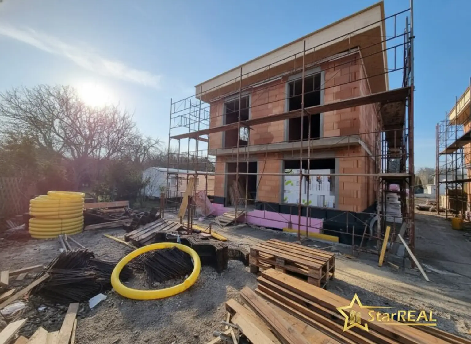 IN BAU! NOCH 2 EINZELHÄUSER FREI! MIT KELLER. 210m² GARTEN! TOP U-BAHN-ANBINDUNG. PROVISIONSFREI für den Käufer.