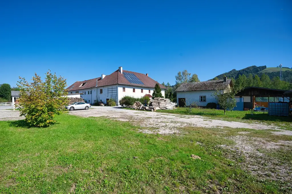 Reiterhof. Vierkanter. Wirtshaus. Zimmervermietung. Wohnungen. Natur.