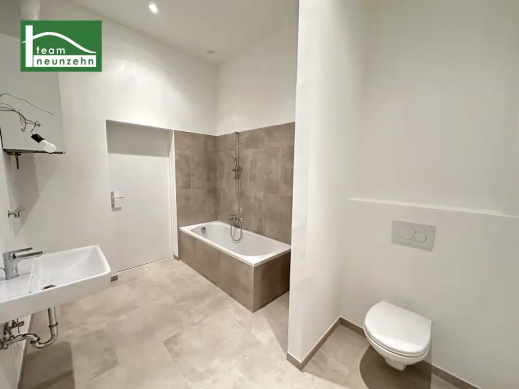 Sechshaus - Erstbezug nach Renovierung! Innenhofausrichtung und 5 Gehminuten zu U4 und U6! Helle Altbau-Wohnung mit 2 oder 3 Zimmern!