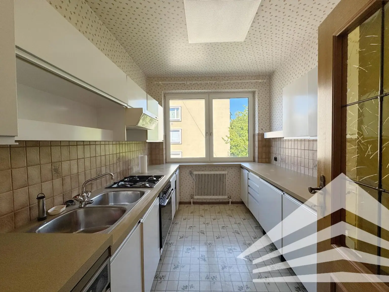 Gepflegte 4 Zimmerwohnung mit Garage und Balkon in bester Lage am Auberg