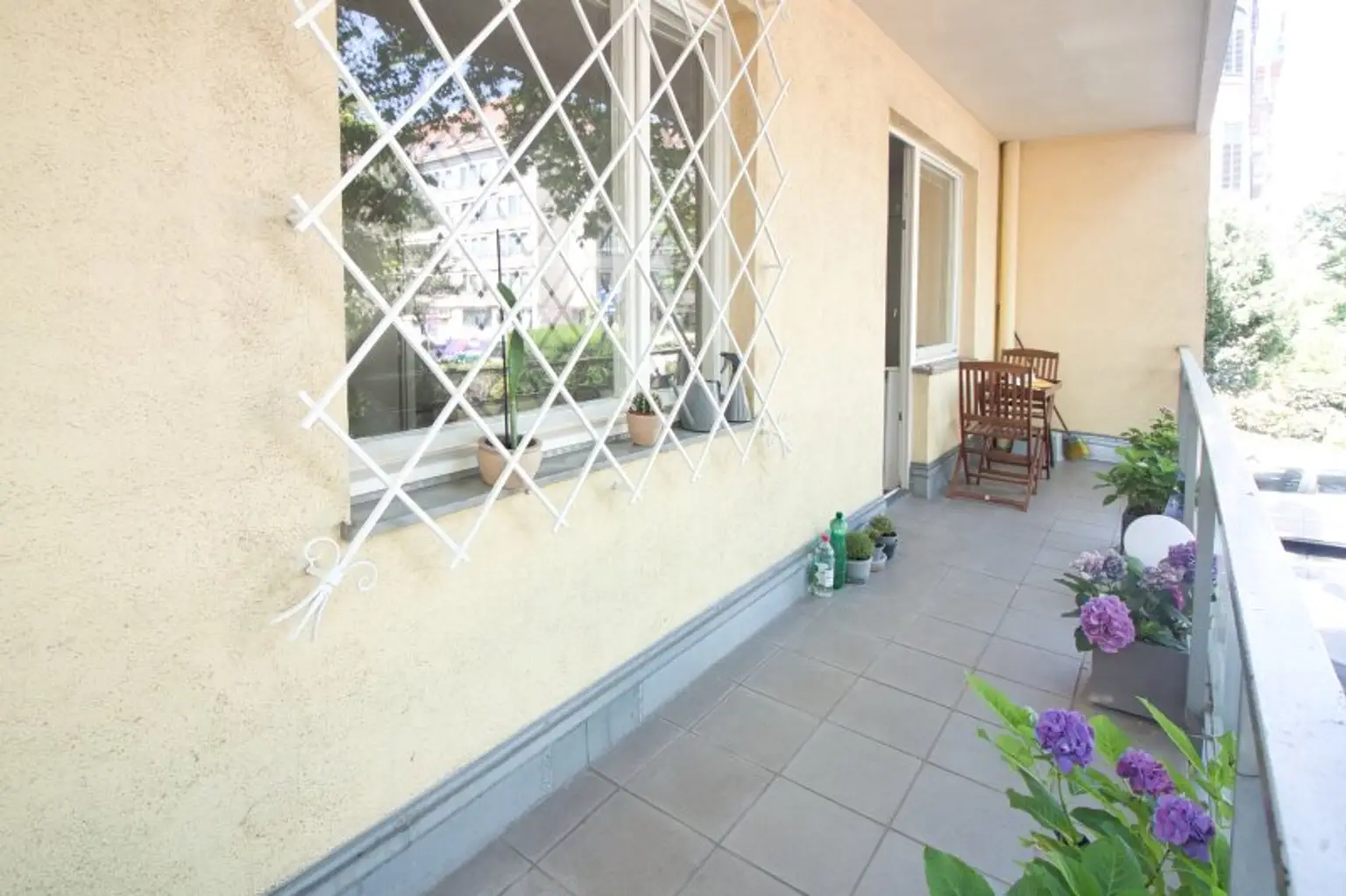 VOLLMÖBLIERT | Loggia mit Grünblick | EUR 1.200,-- inkl. Heizung | TOP Lage Nähe U4 Hietzing