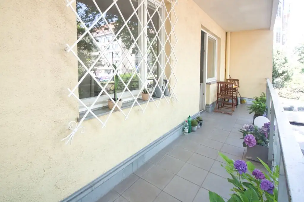 VOLLMÖBLIERT | Loggia mit Grünblick | EUR 1.200,-- inkl. Heizung | TOP Lage Nähe U4 Hietzing