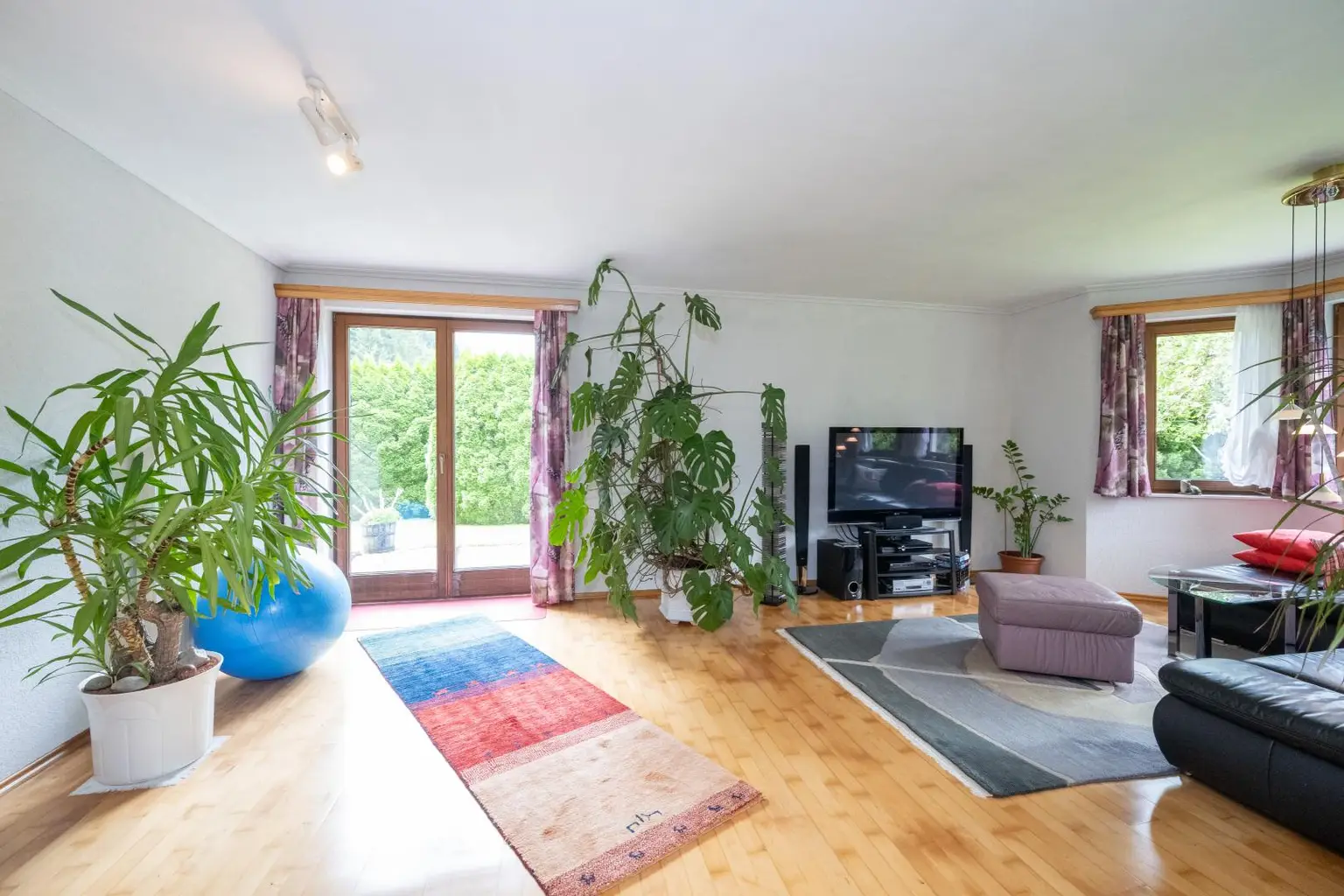 WOHNEN IM GRÜNEN – 242 m² WOHN-NUTZFLÄCHE – 3.903 m² GRUNDSTÜCK! Charmantes Einfamilienhaus voller Potenzial und zahlreicher Gestaltungsmöglichkeiten!