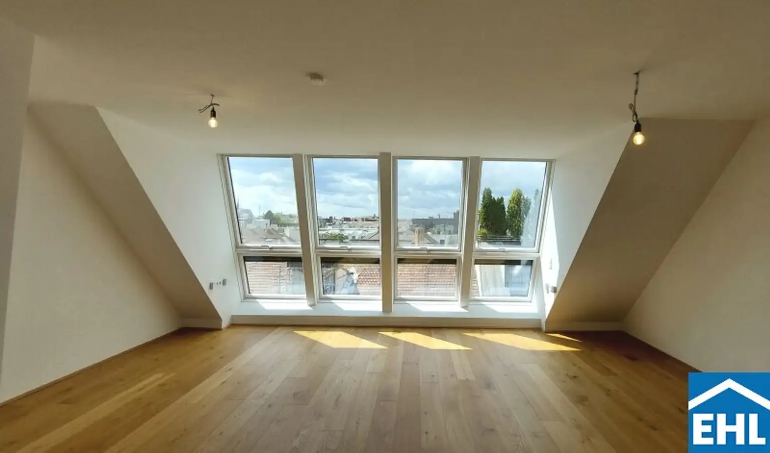 Traumhafte 3-Zimmer-Maisonette im Dachgeschoss mit Dachterrasse im Servitenviertel - U4 Nähe!