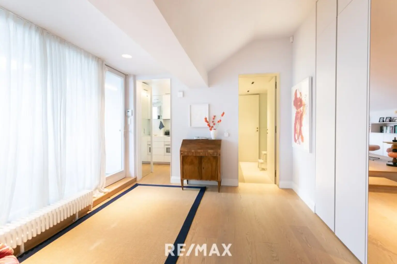 Alt-Hietzing - Luxuriöses Dachgeschoss mit Terrasse auf Wohnebene !