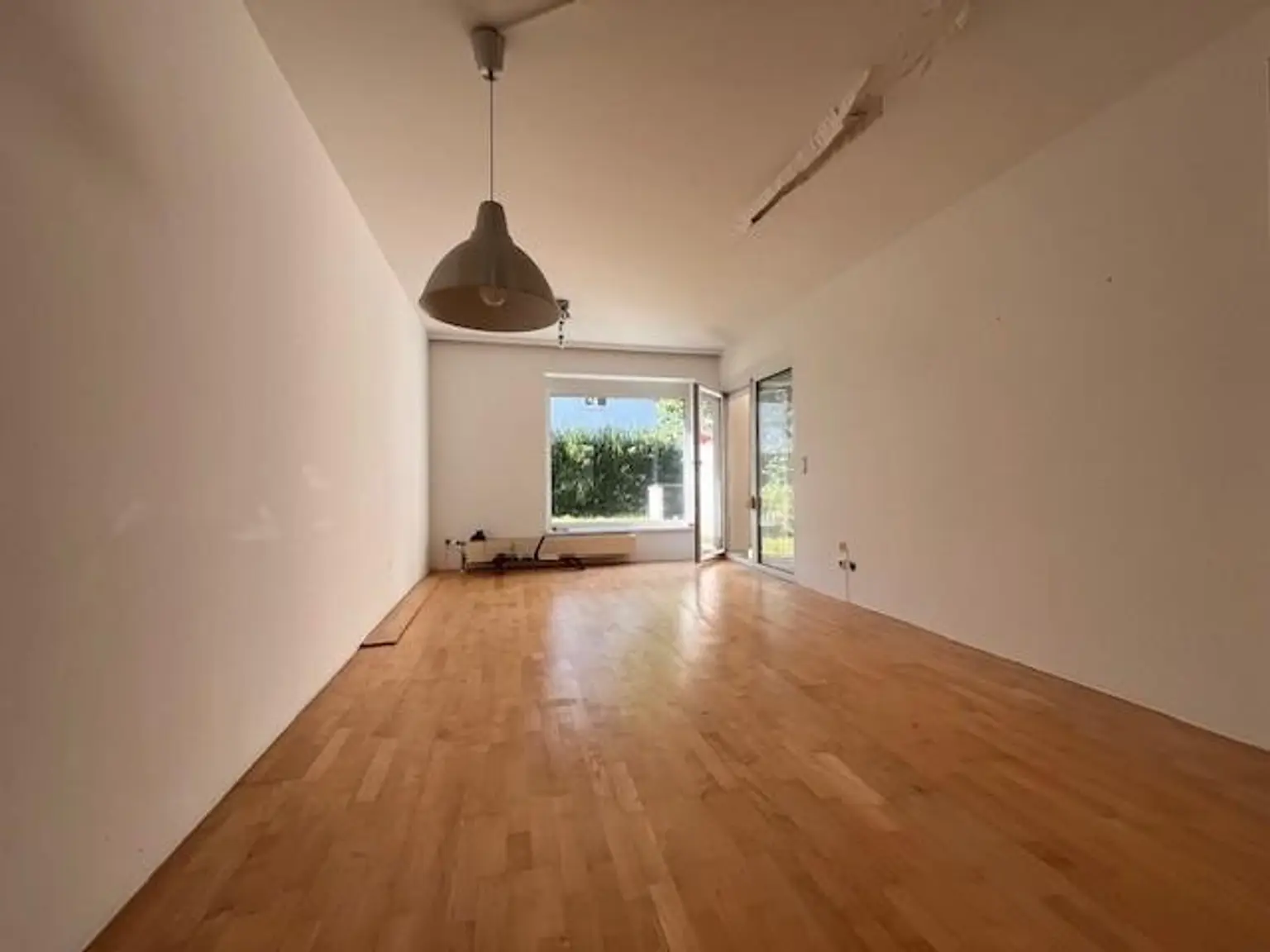 Tolle 2-Zimmer-Wohnung mit Eigengarten, Loggia und TG-Platz zu verkaufen