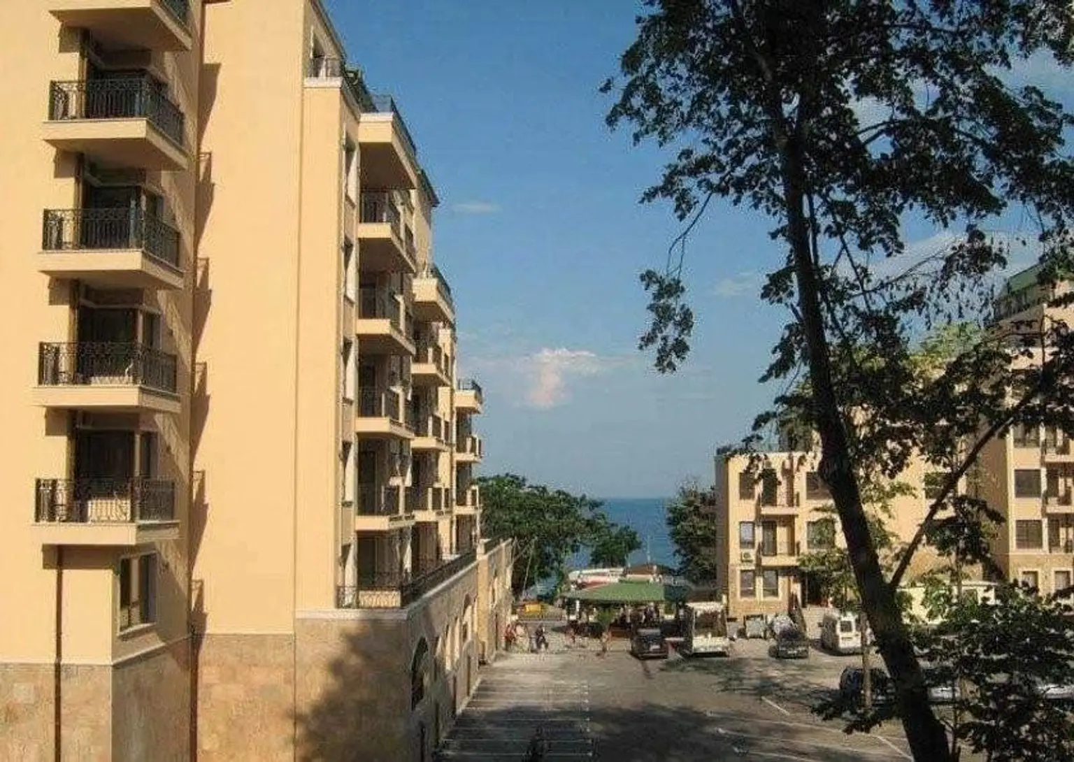 20 Parkplätze beim Hotel BG