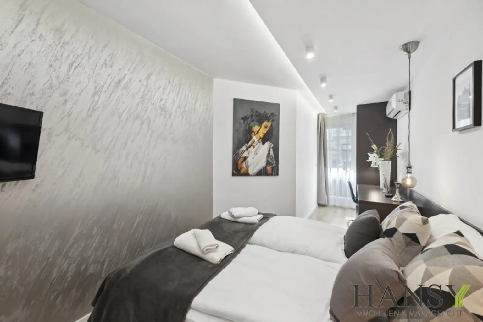 Vollmöblierte 3-Zimmer-Wohnung mit Loggia & zwei getrennt begehbaren Schlafzimmern! (WG-tauglich) 5 Gehminuten zur Mariahilfer-Straße