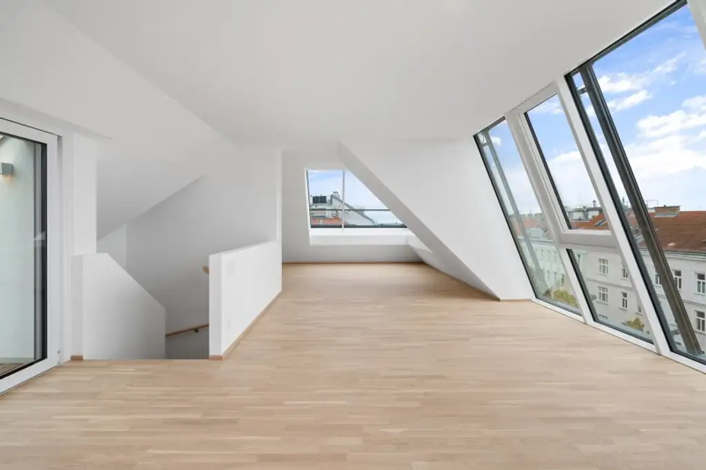 4-Zimmer-Dachgeschosswohnung (Massivbauweise) mit Terrasse und Dachterrasse in generalsaniertem Altbau