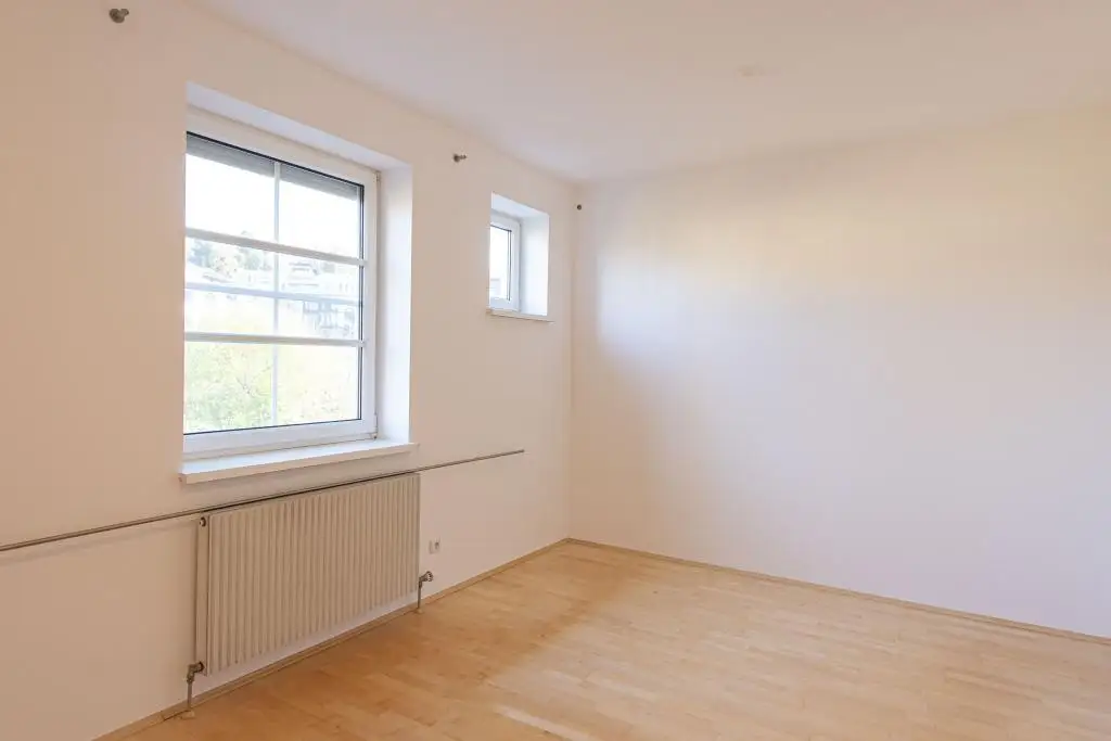 Gepflegte, helle und zentrale Wohnung mit Garage