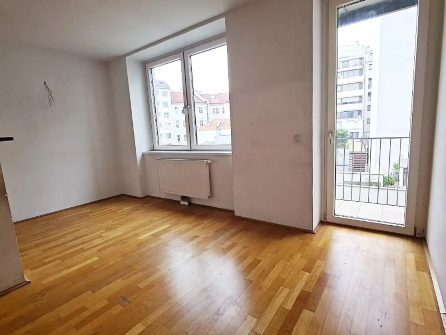 HUMBOLDTGASSE, U1 NÄHE, 76 m2 Neubau inkl. 4 m2 Loggia, Wohnküche, 2 Zimmer, Parketten, Wannenbad, 2. Liftstock