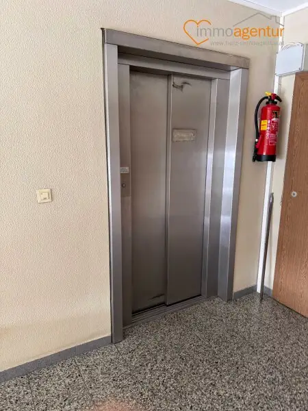 Wohnjuwel über den Dächern von Thalheim, mit Loggia und Traunblick