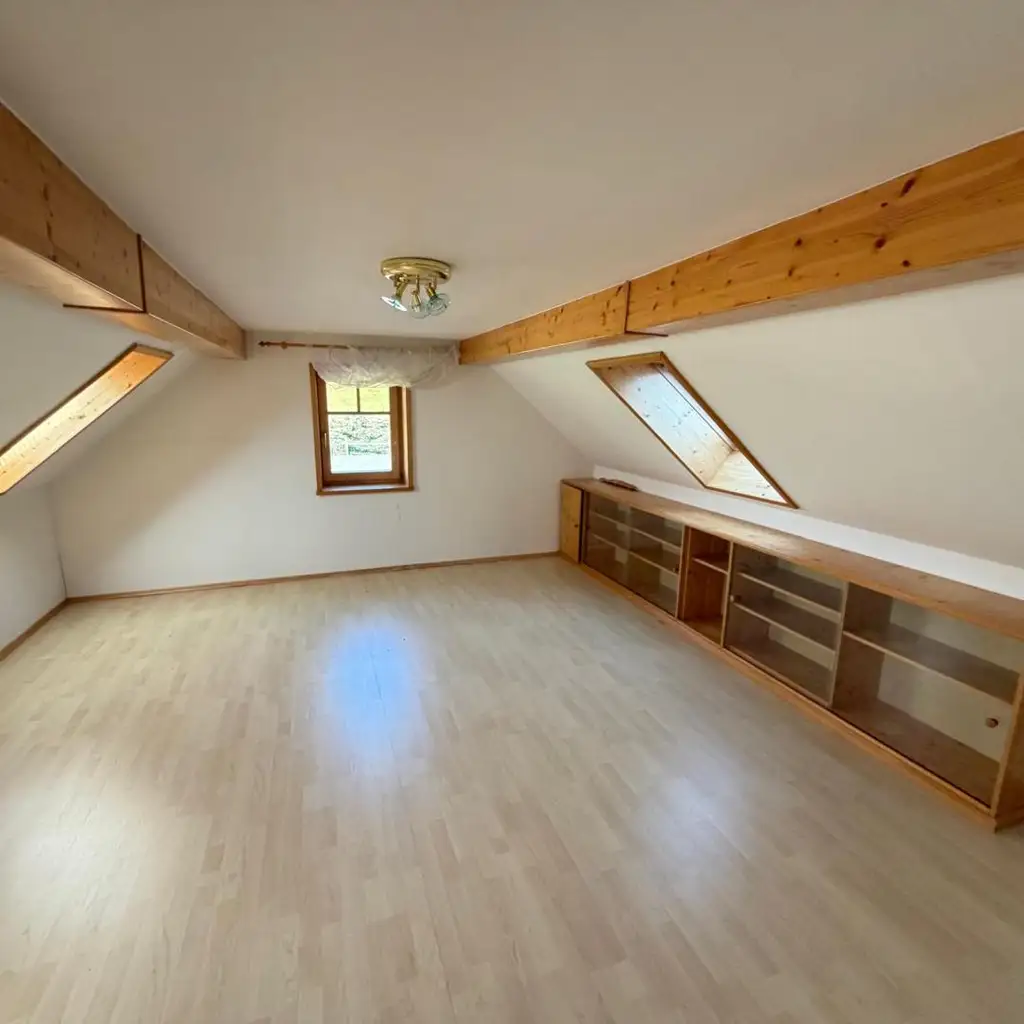 Wohnen in Aussichtslage mitten in der Natur auf  8 Ha. Grund, ehemalige Hofstelle!