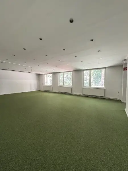 Repräsentative Büro mit Stellplatz- oder Praxisfläche in 1040 Wien