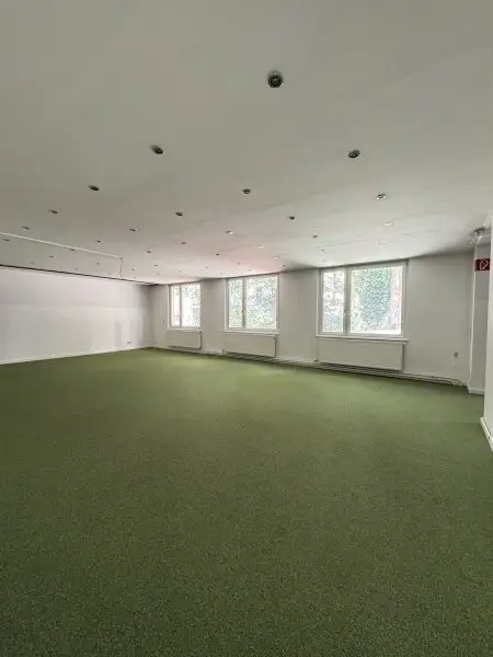 Repräsentative Büro mit Stellplatz- oder Praxisfläche in 1040 Wien