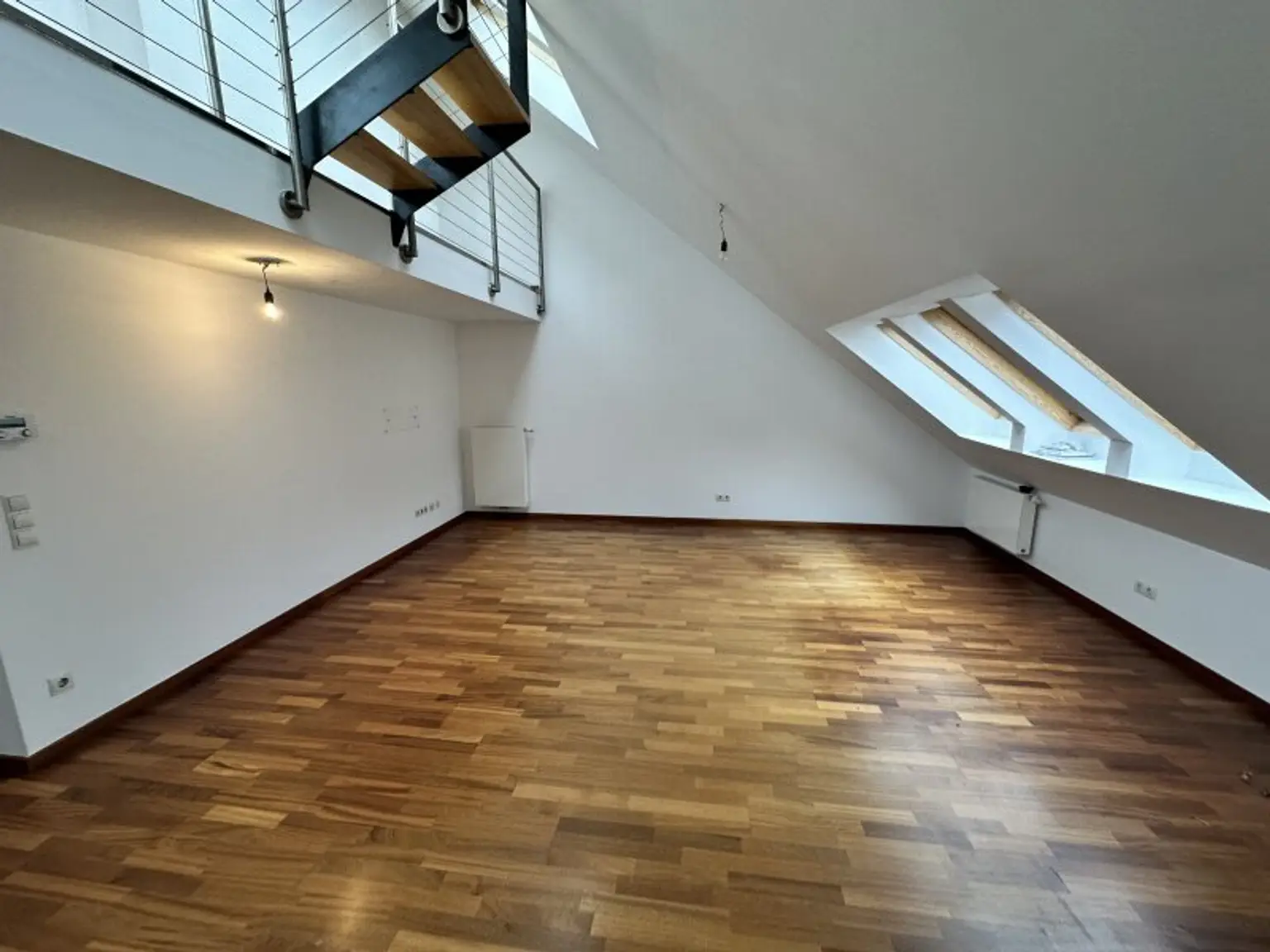 Maisonette mit 3 Zimmer + Galerie und Dachterrasse in 1070 Wien