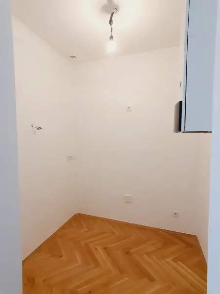 ERSTBEZUG Top sanierter Altbau nähe Meidlinger Hauptstraße 3. Liftstock