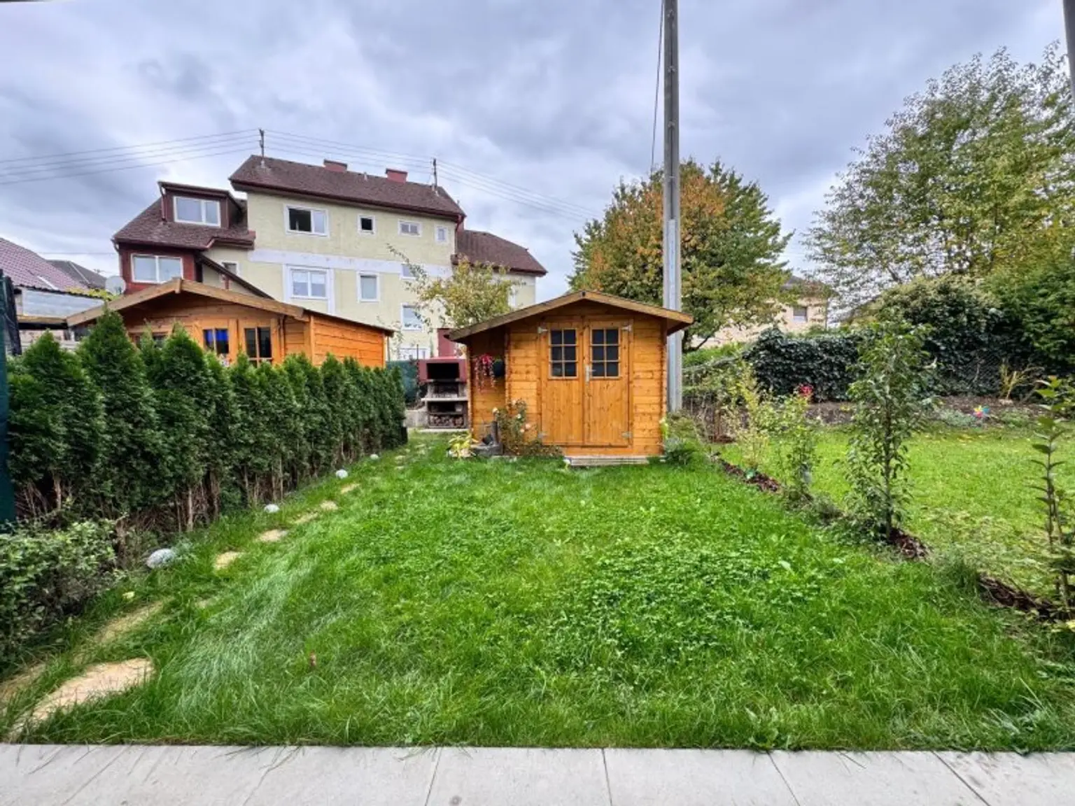 Garten mit Gartenhaus