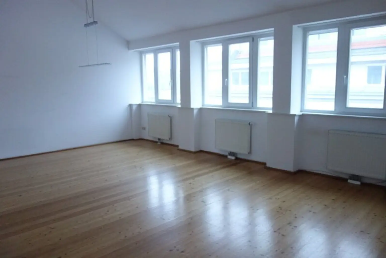 Charmante 64,70m2 DACHWOHNUNG mit 5,42 m2 Terrasse - Nähe U3