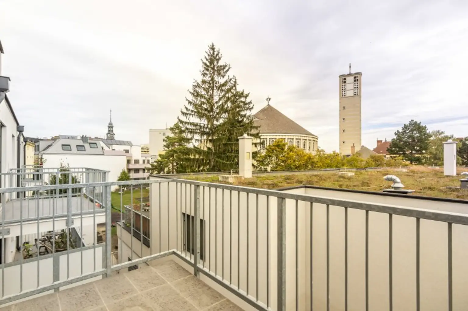 **Hofseitiger Balkon** Modernes Wohnen in ruhiger Lage