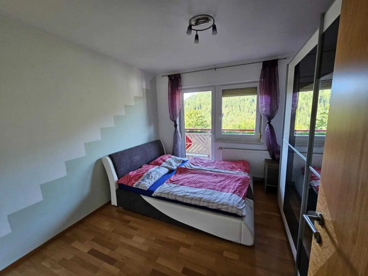 Neuwertiges  Familien Wohnhaus in Feldkirchen / St. Urban : 5 Zimmer, Garten, Balkone, tolle Ausstattung! mit  1 HA LW  Wiese für Tierhaltung
