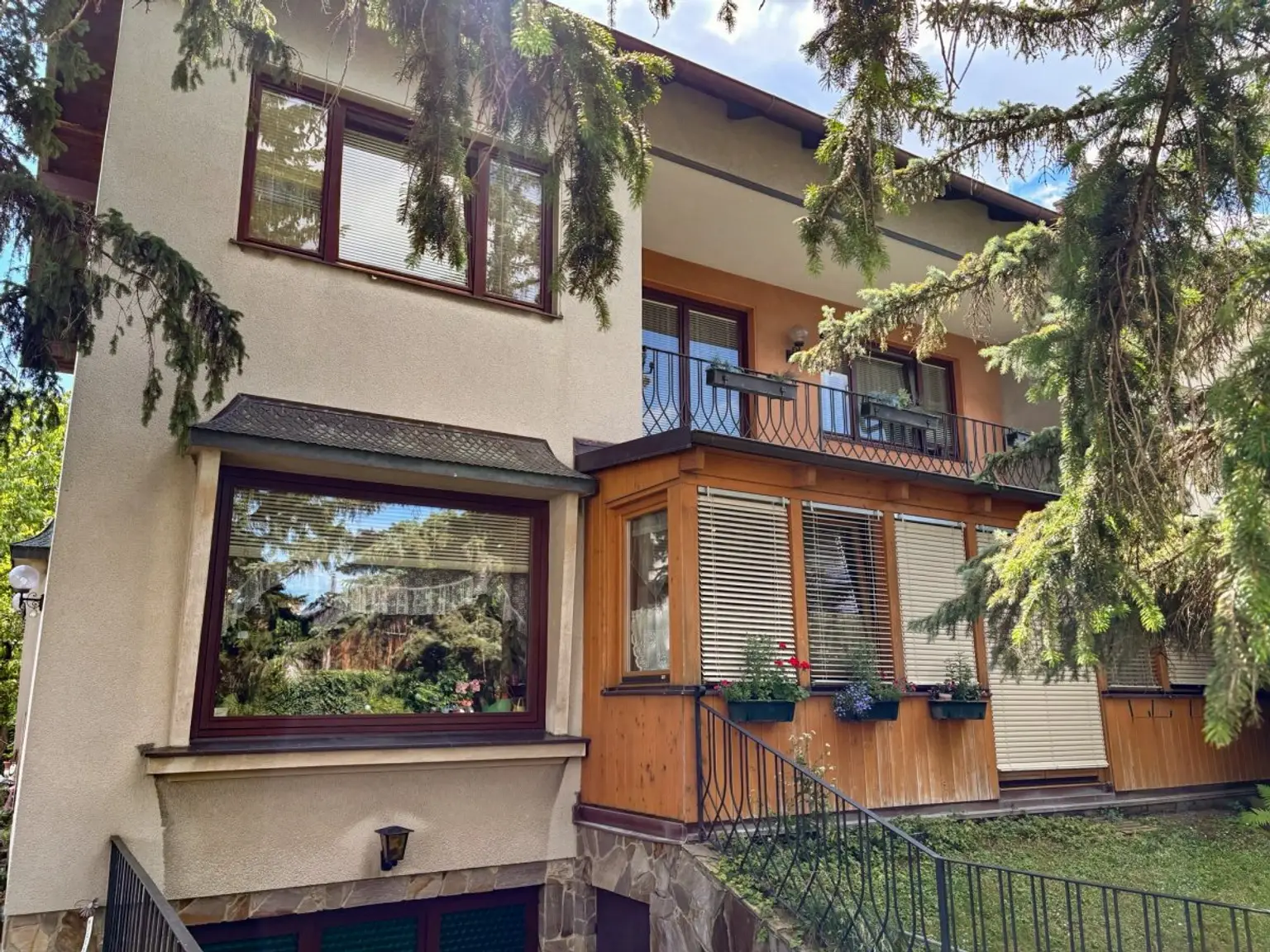 [6622] Großer Grund mit Wohnhaus und Nebengebäuden