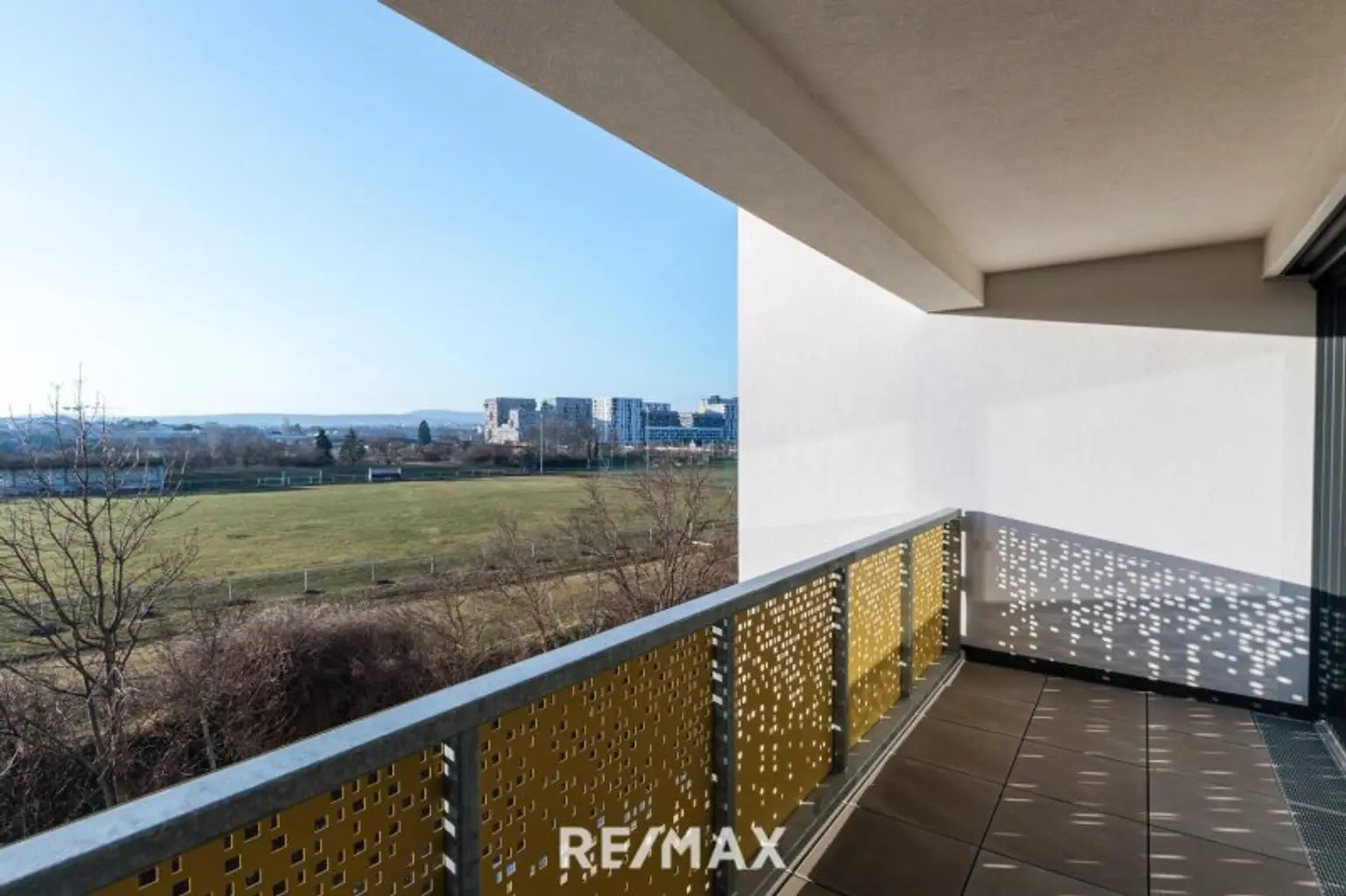 HOCHWERTIGE BAUQULITÄT& ZETGEMÄSSE ARCHITEKTUR!