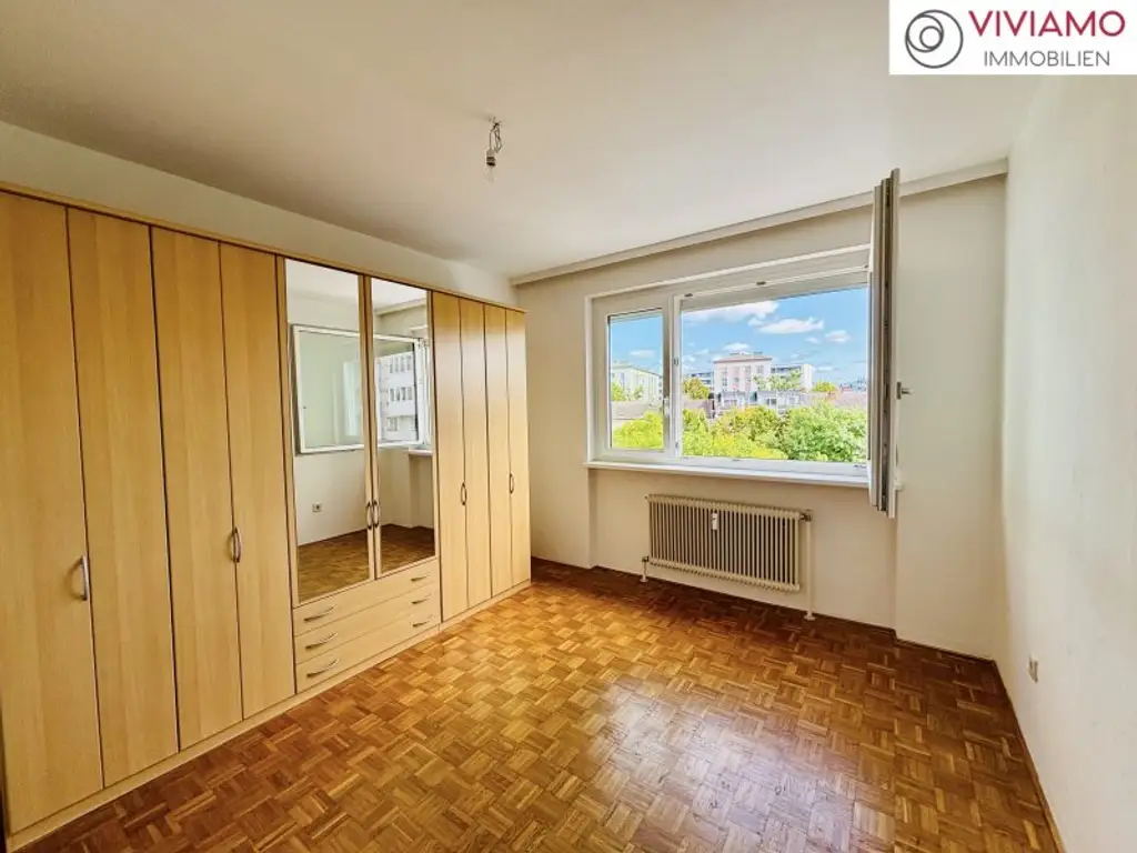 Gepflegte 2-Zimmer-Wohnung mit Loggia und KFZ-Stellplatz!