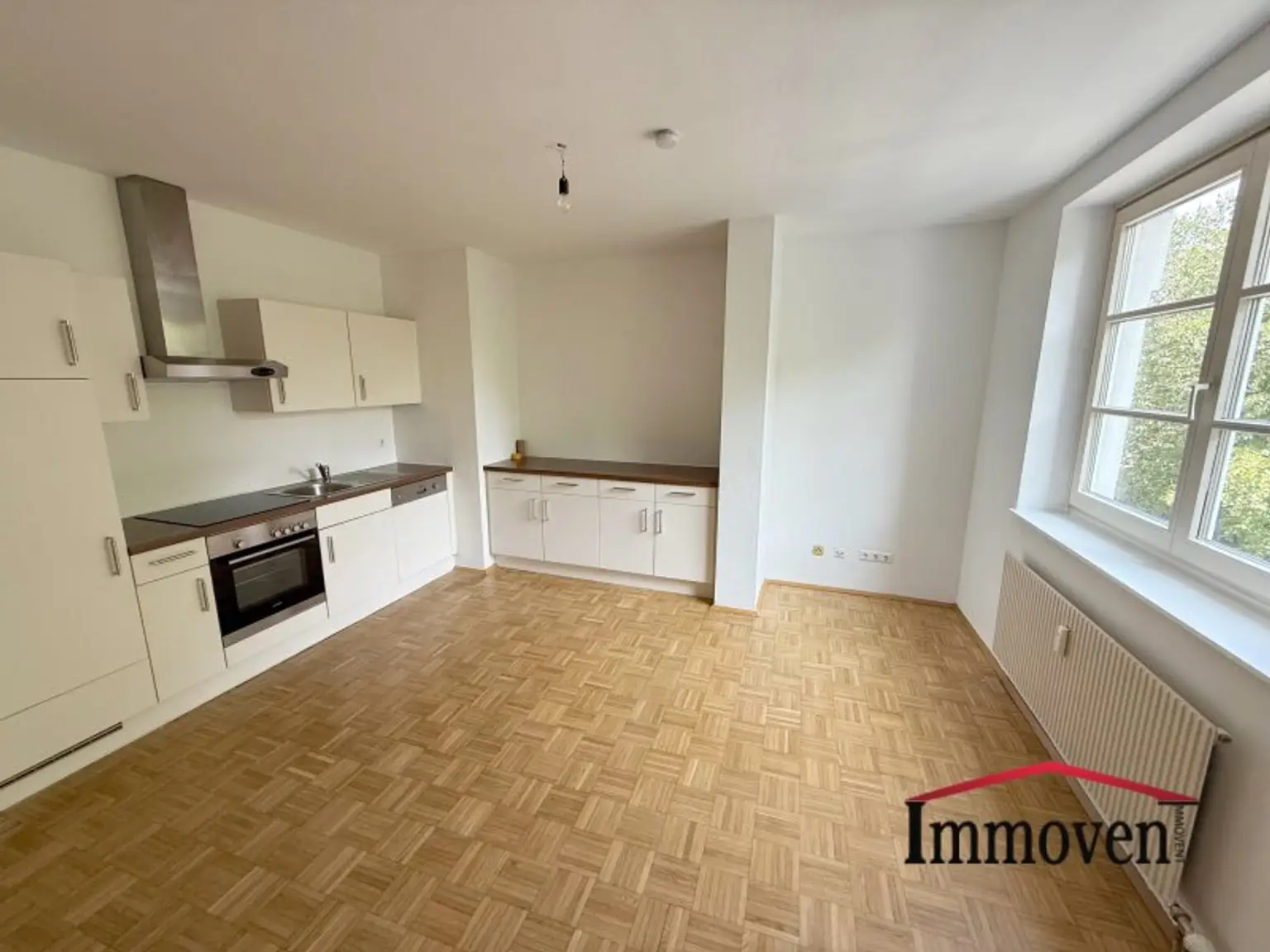 UNBEFRISTET - Helle, sanierte 2-Zimmerwohnung mit schönem Ausblick!