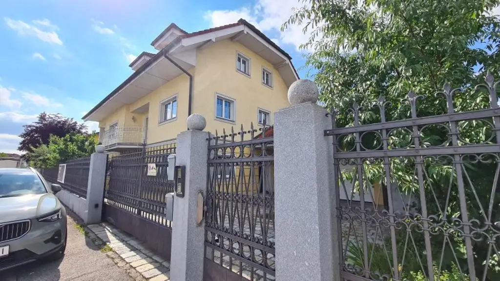 Sehr ruhige Siedlungslage - Gartenwohnung mit Garage in sehr gepflegten Haus