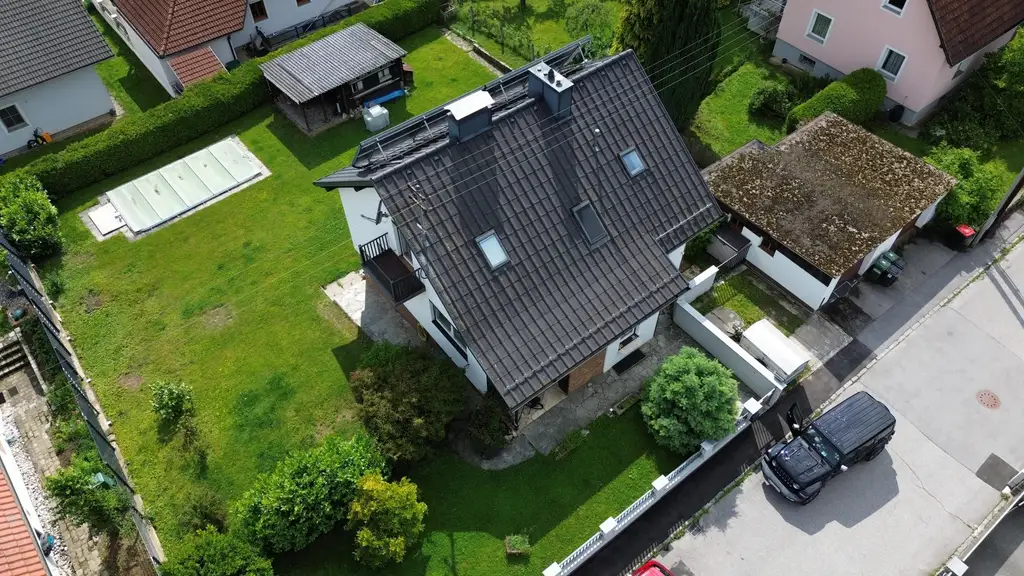 Grundstück mit bewohnbarem Altbestand