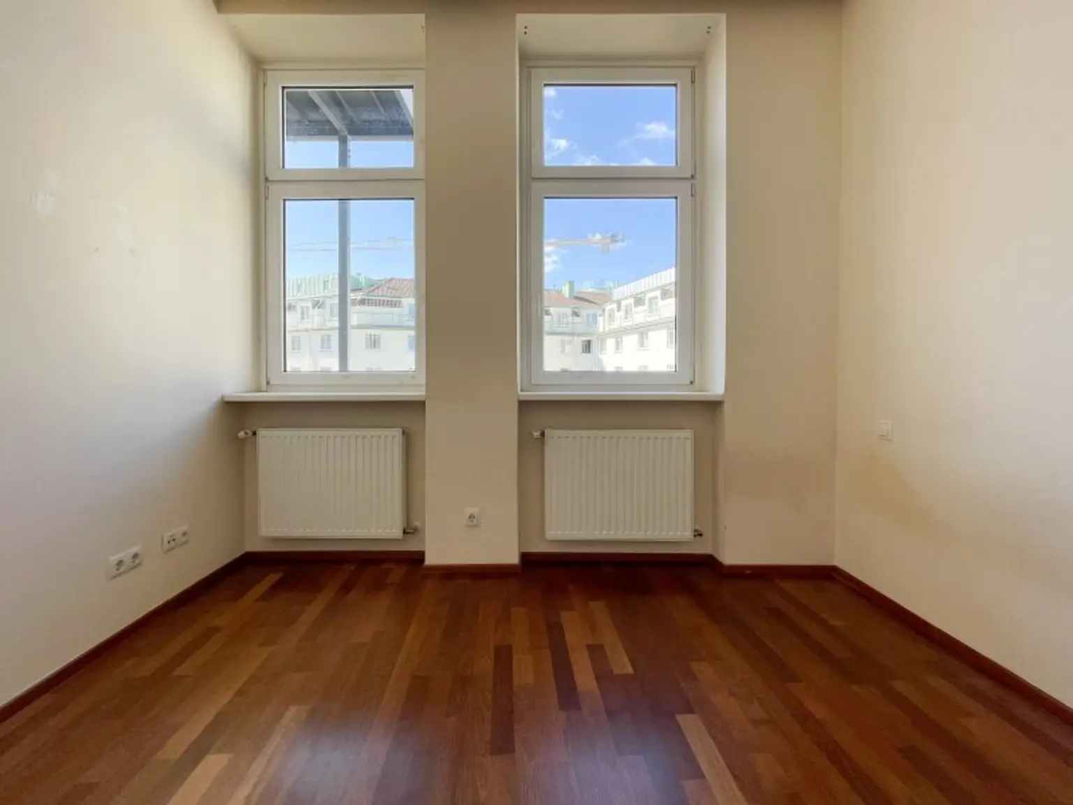 U4 PILGRAMGASSE: Altbauwohnung mit Balkon* im schön sanierten Altbau mit separater Küche Nähe Naschmarkt