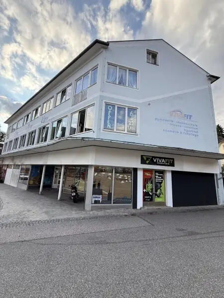 Ertragsobjekt mit 6 Einheiten und 3 Garagen-sehr gute Rendite!