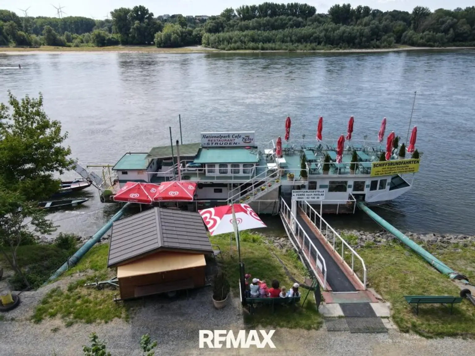 Boot mit Langosstandl