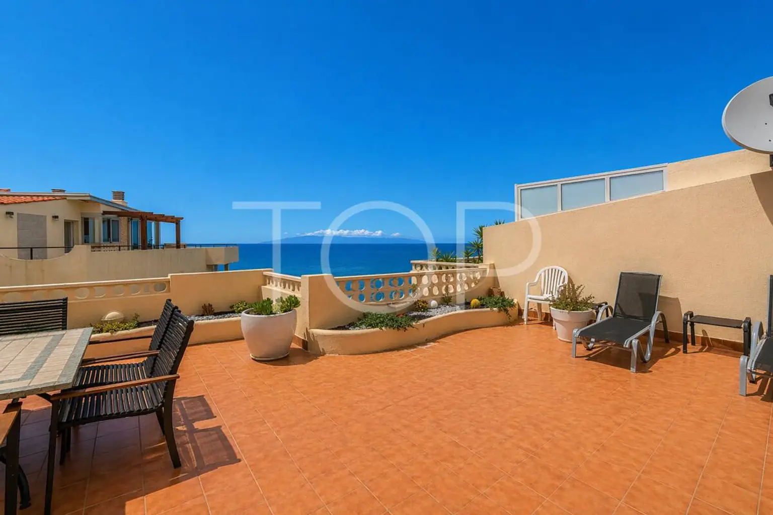 Penthouse op de eerste lijn aan zee met terrassen en direct oceaanzicht in Callao Salvaje