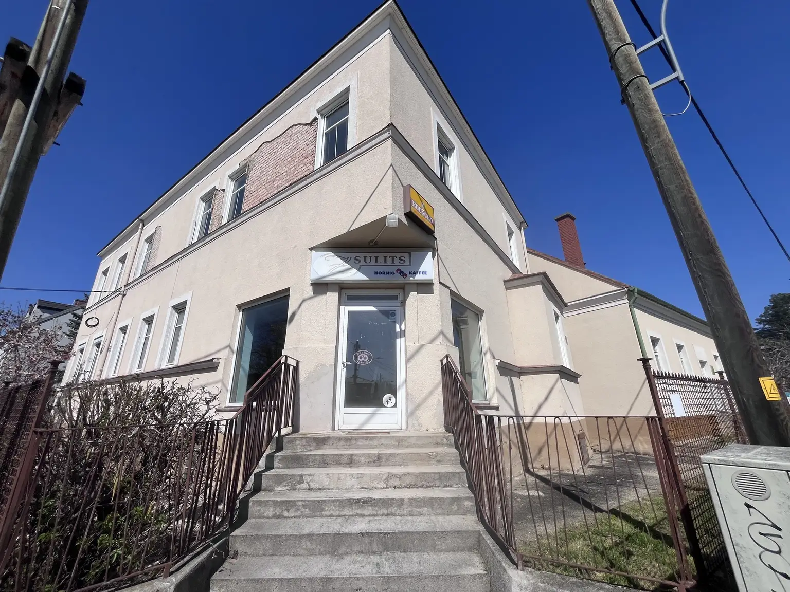 12 Zimmer Haus  mit Geschäftslokal auf 948 m2 Grundstück