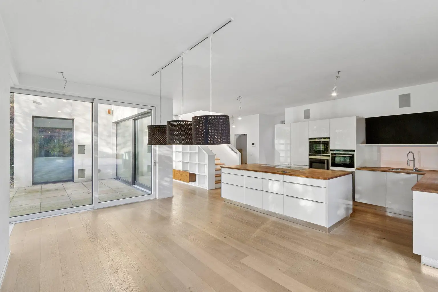 Exklusive Luxusvilla in absoluter Ruhelage mit Pool!