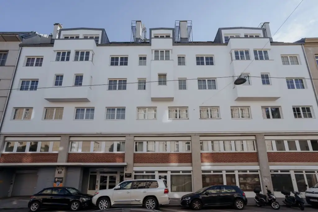 Schöne klimatisierte 3 Zimmer Maisonettewohnung im Dachgeschoß
