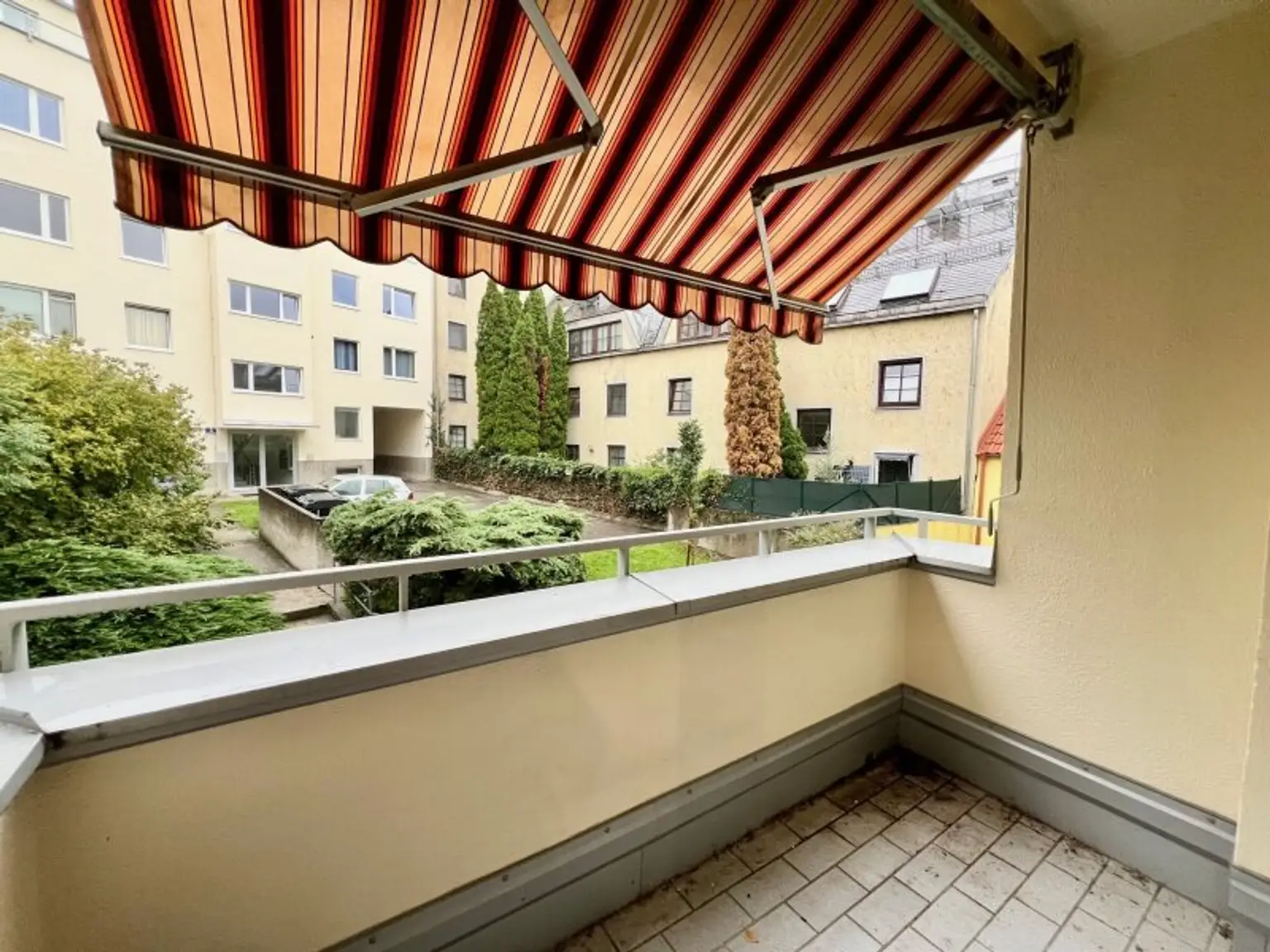 Toplage Hietzing: Teilsanierte 70 m2 Mietwohnung mit Loggia – unbefristet & sofort beziehbar!